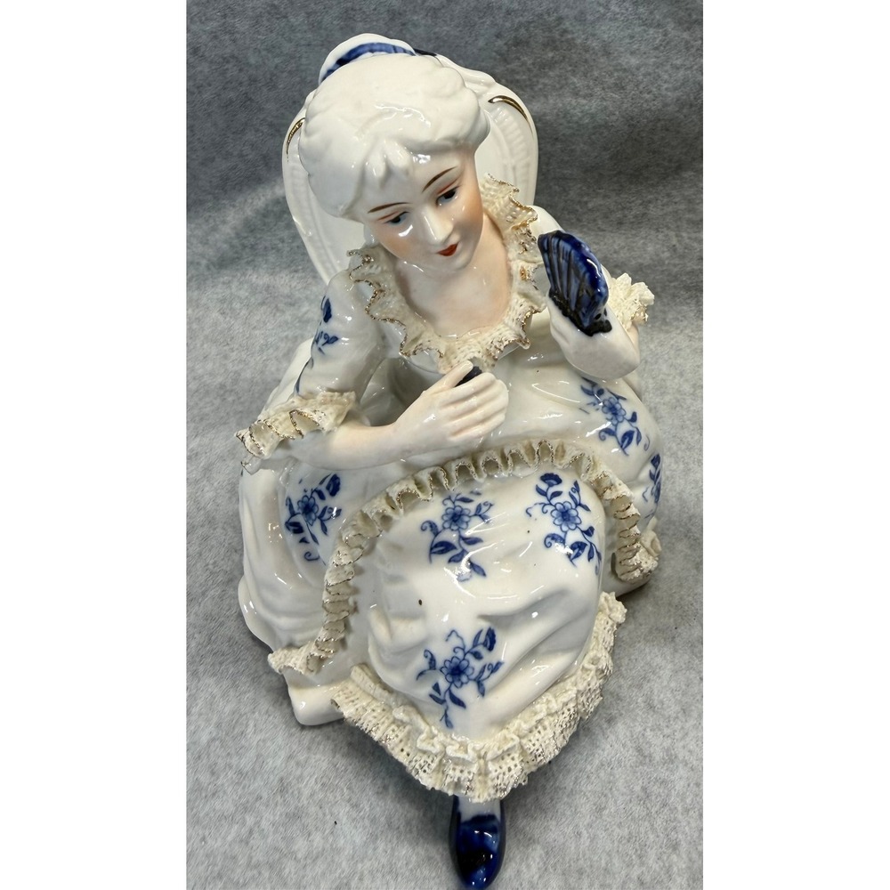 Vintage Blue and White Porcelain Victorian Couple Figurines Gold Gilt Set of 2 - Picture 11 of 16